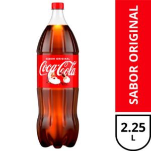 Botella de coca cola 2.25l descartable original. Refresco clásico ideal para refrescar y compartir en la mesa familiar.