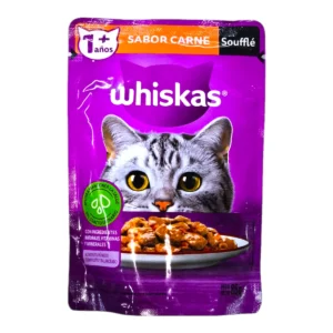 Sobre pouch de alimento húmedo Whiskas sabor Carne Soufflé 85g, disponible en Súper Práctico Salto.