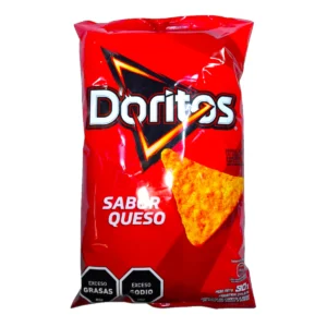Bolsa de Doritos sabor queso de 90g con sellos de advertencia por exceso de grasas y sodio